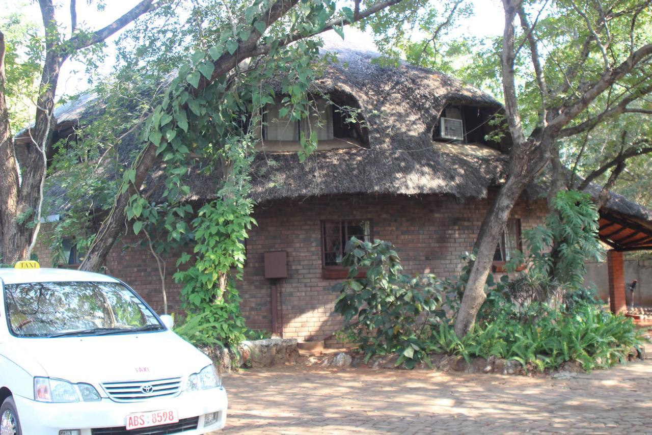 شلالات فيكتوريا Mosi-Ua-Tunya Lodge المظهر الخارجي الصورة